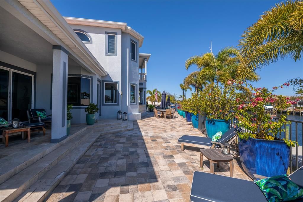 For Sale: $1,350,000 (4 beds, 4 baths, 3490 Square Feet)