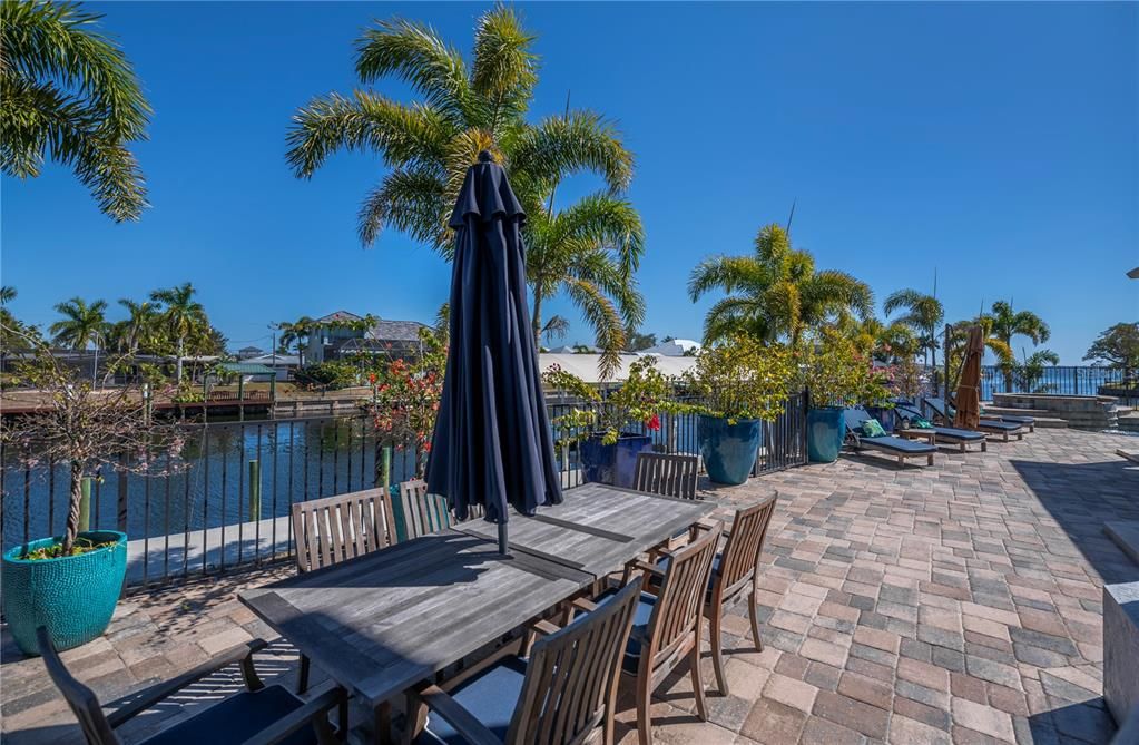 For Sale: $1,350,000 (4 beds, 4 baths, 3490 Square Feet)