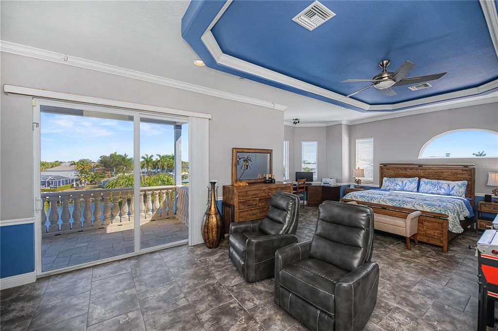 For Sale: $1,350,000 (4 beds, 4 baths, 3490 Square Feet)