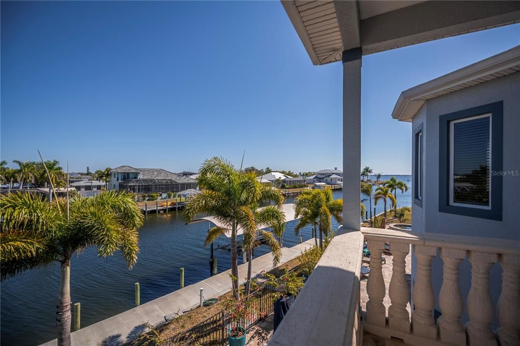 For Sale: $1,350,000 (4 beds, 4 baths, 3490 Square Feet)