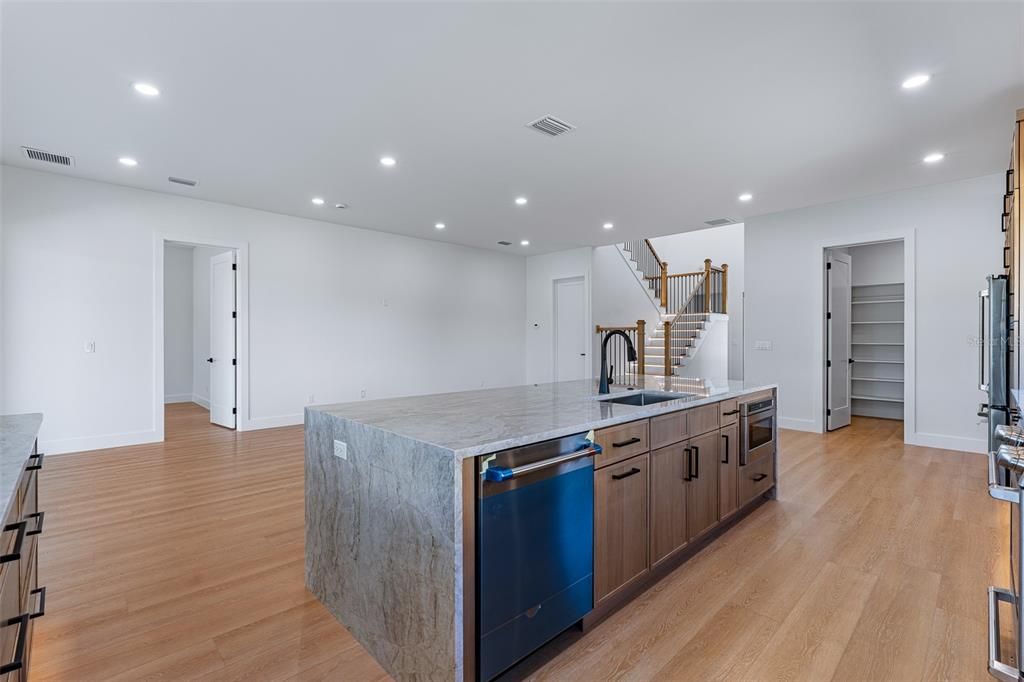 En Venta: $1,290,000 (4 camas, 3 baños, 3041 Pies cuadrados)