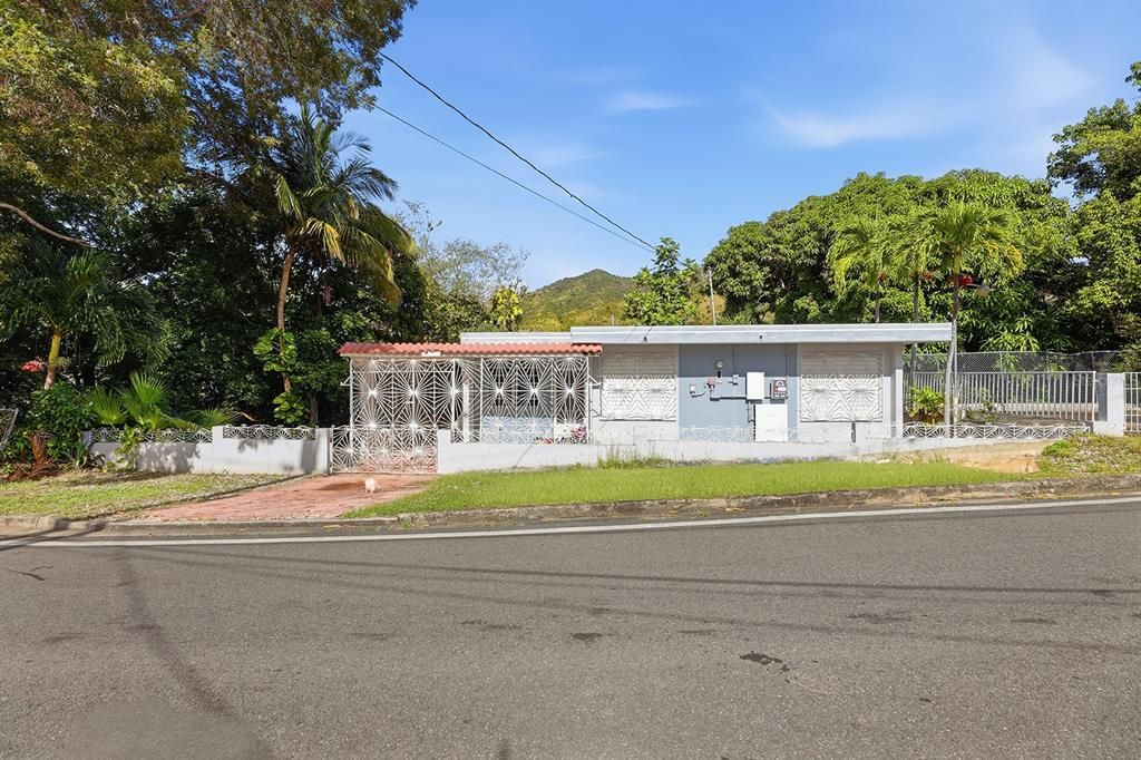 Recently Sold: $189,000 (4 beds, 3 baths, 1490 Square Feet)