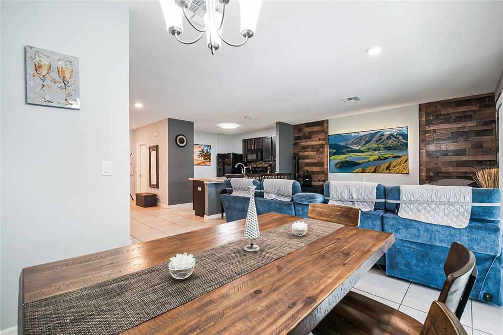 Active With Contract: $264,900 (3 beds, 3 baths, 1507 Square Feet)