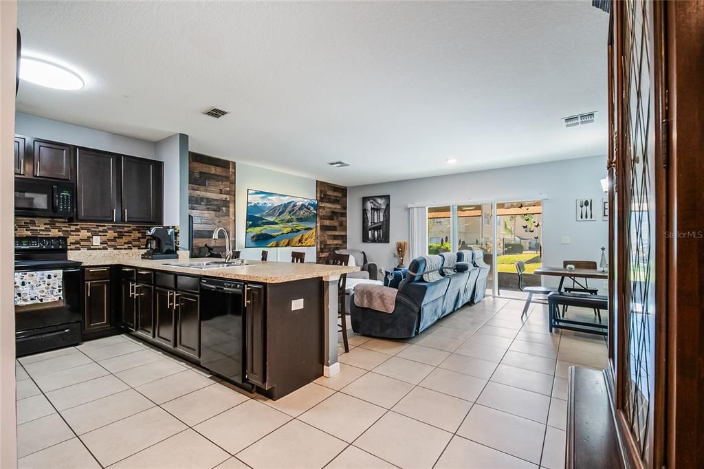 Active With Contract: $264,900 (3 beds, 3 baths, 1507 Square Feet)