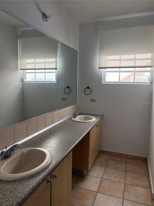 En Venta: $345,000 (3 camas, 2 baños, 1861 Pies cuadrados)