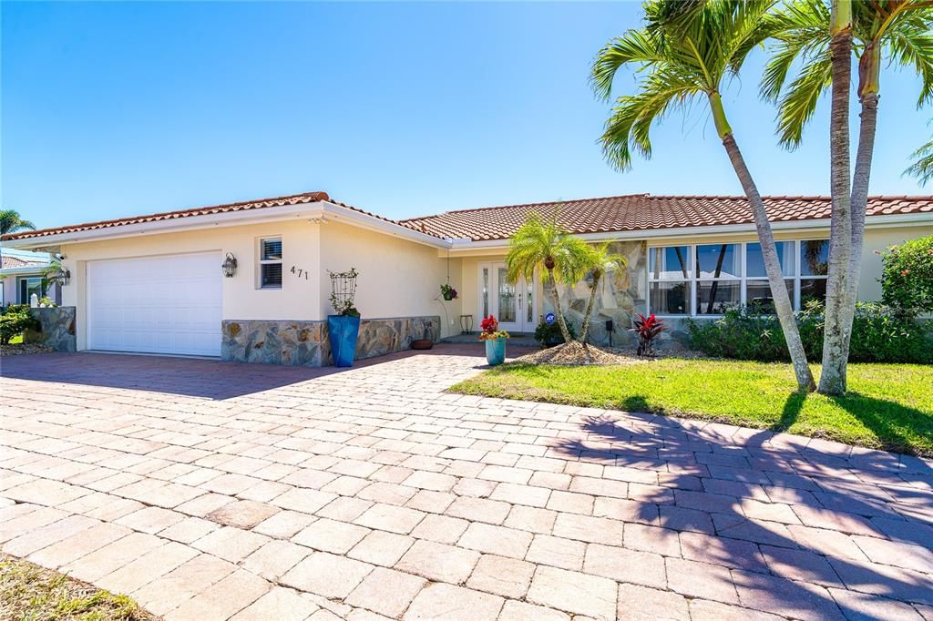 Active With Contract: $699,000 (3 beds, 3 baths, 1974 Square Feet)