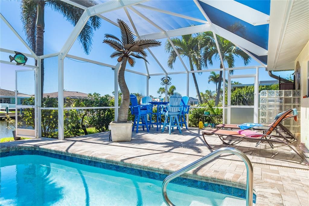 Active With Contract: $699,000 (3 beds, 3 baths, 1974 Square Feet)
