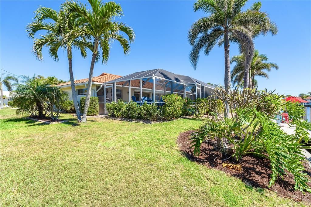 Active With Contract: $699,000 (3 beds, 3 baths, 1974 Square Feet)