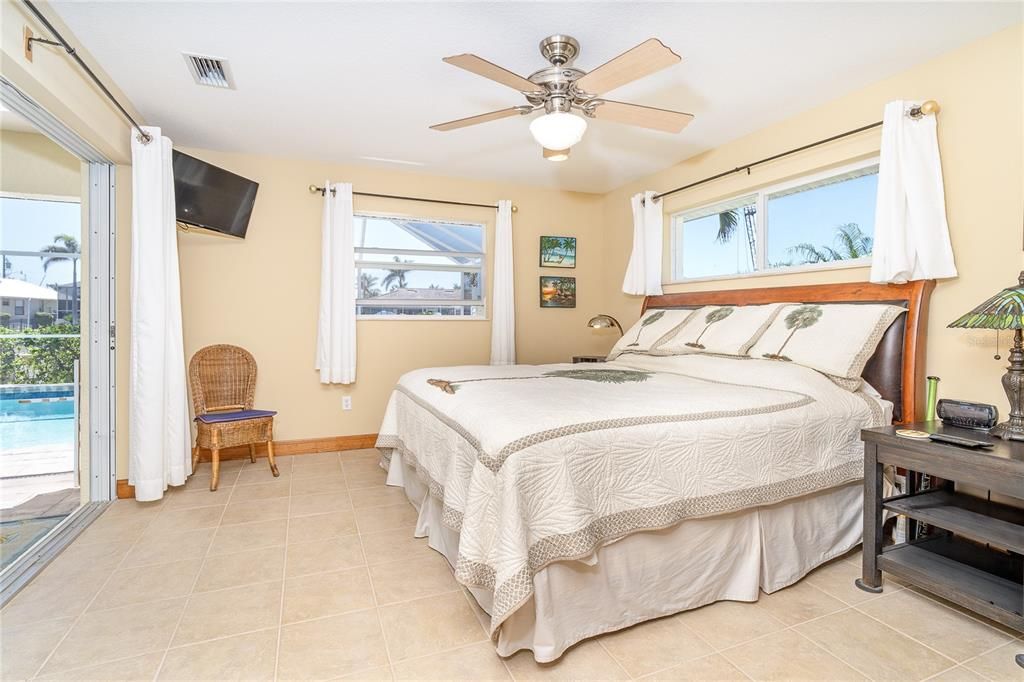 Active With Contract: $699,000 (3 beds, 3 baths, 1974 Square Feet)