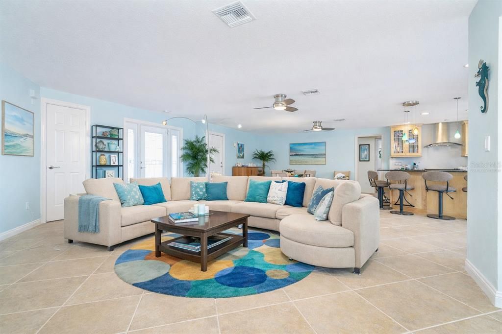 Active With Contract: $699,000 (3 beds, 3 baths, 1974 Square Feet)