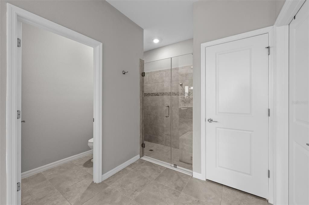Activo con contrato: $669,900 (5 camas, 4 baños, 3461 Pies cuadrados)