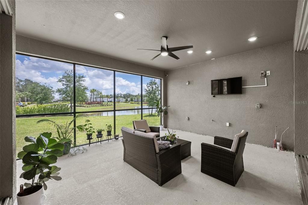 Activo con contrato: $669,900 (5 camas, 4 baños, 3461 Pies cuadrados)
