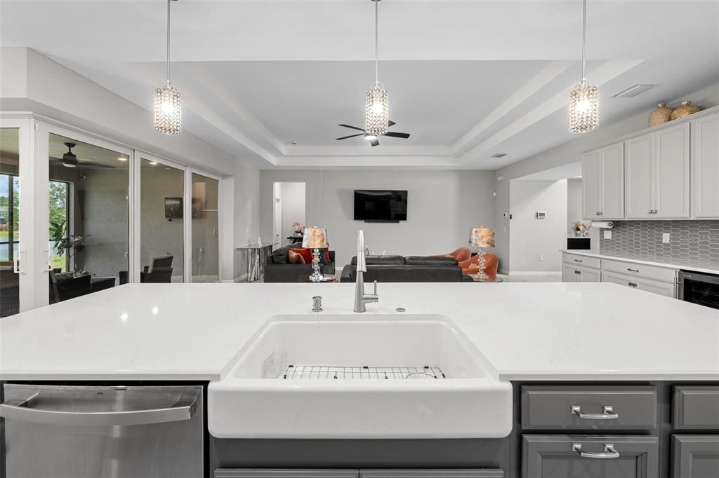 Activo con contrato: $669,900 (5 camas, 4 baños, 3461 Pies cuadrados)