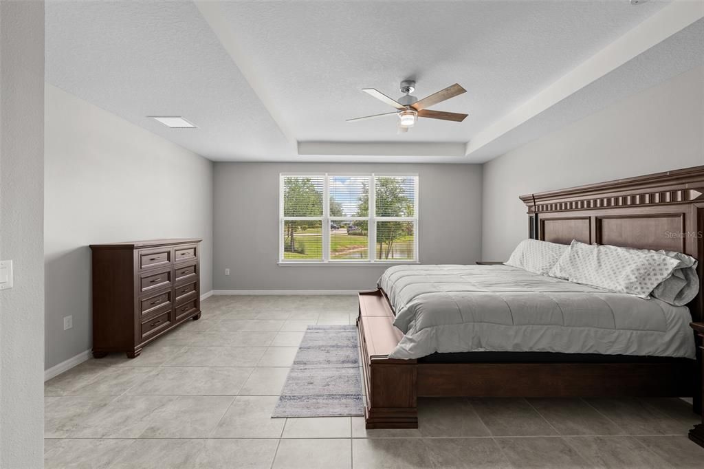 Activo con contrato: $669,900 (5 camas, 4 baños, 3461 Pies cuadrados)