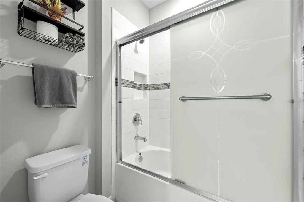 Activo con contrato: $669,900 (5 camas, 4 baños, 3461 Pies cuadrados)