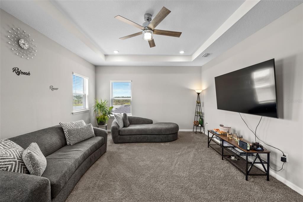 Activo con contrato: $669,900 (5 camas, 4 baños, 3461 Pies cuadrados)