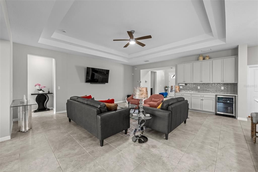 Activo con contrato: $669,900 (5 camas, 4 baños, 3461 Pies cuadrados)