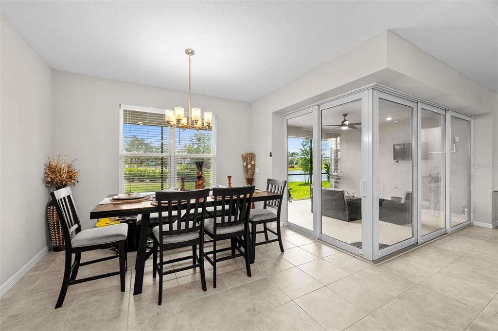 Activo con contrato: $669,900 (5 camas, 4 baños, 3461 Pies cuadrados)