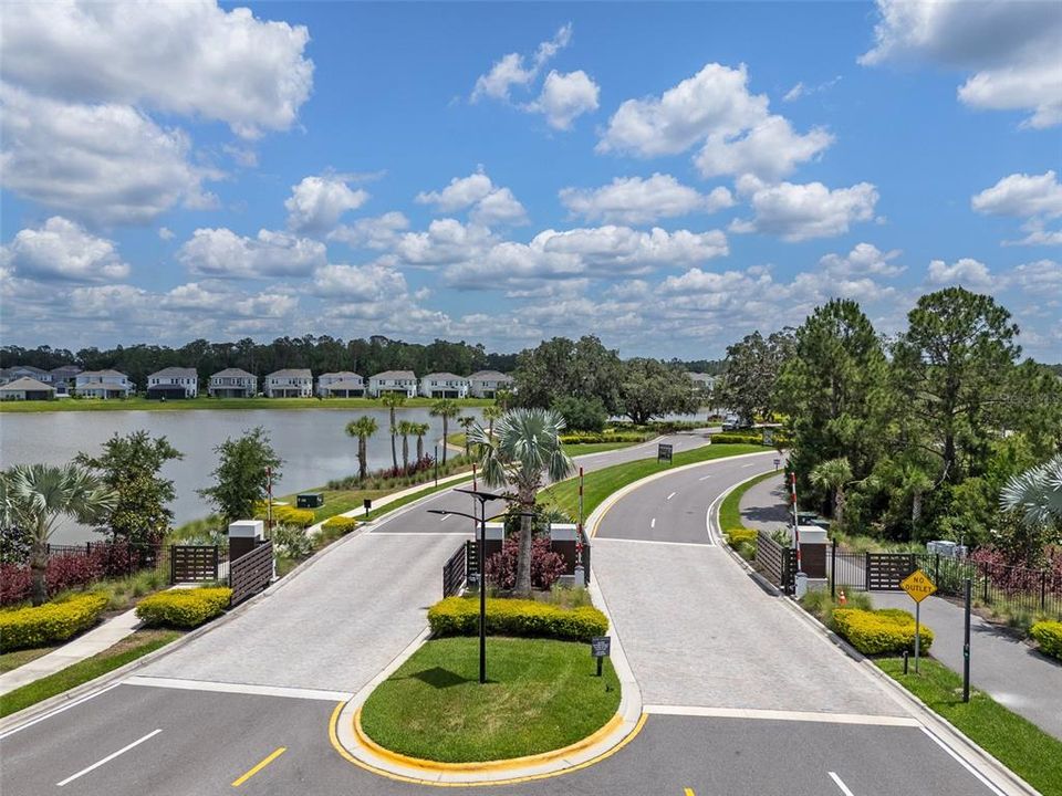 Activo con contrato: $669,900 (5 camas, 4 baños, 3461 Pies cuadrados)