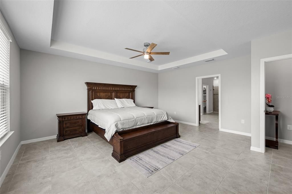 Activo con contrato: $669,900 (5 camas, 4 baños, 3461 Pies cuadrados)