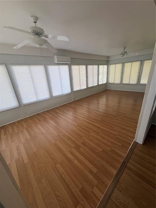 合同活跃: $1,895 (2 贝兹, 2 浴室, 1440 平方英尺)