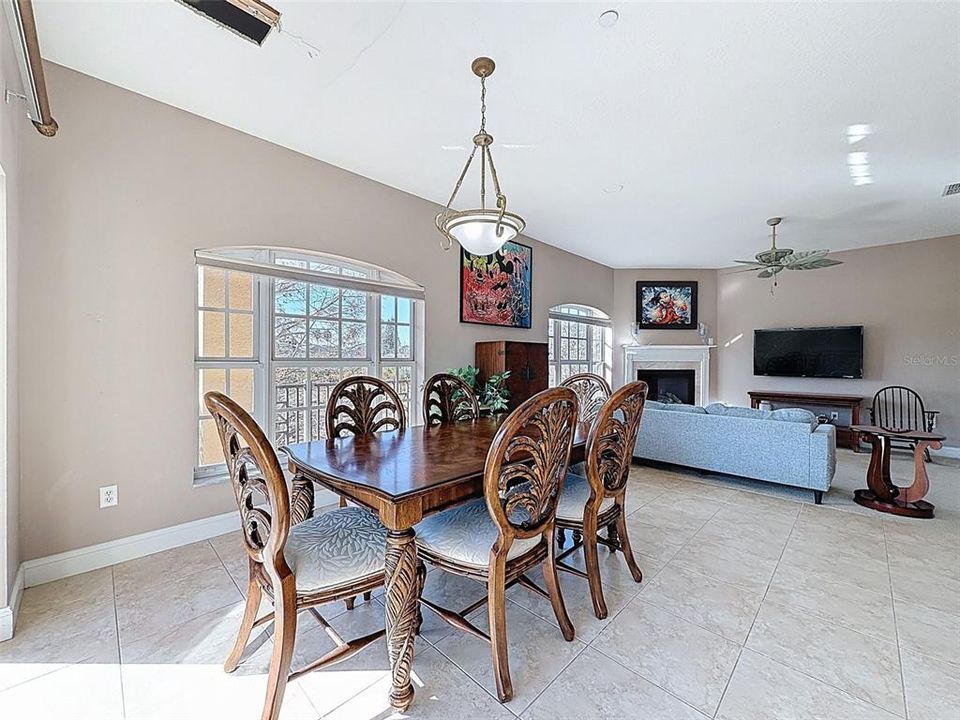 En Venta: $385,000 (3 camas, 3 baños, 2510 Pies cuadrados)