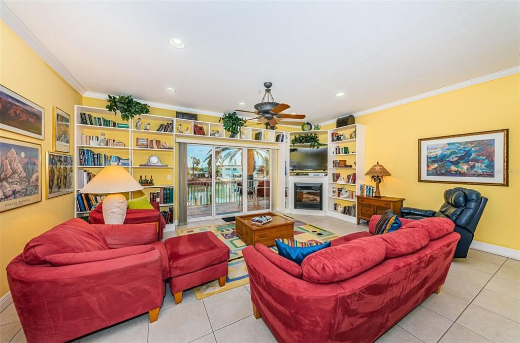 For Sale: $899,000 (3 beds, 3 baths, 1958 Square Feet)