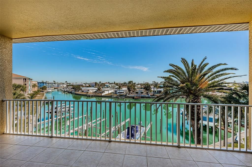 For Sale: $899,000 (3 beds, 3 baths, 1958 Square Feet)