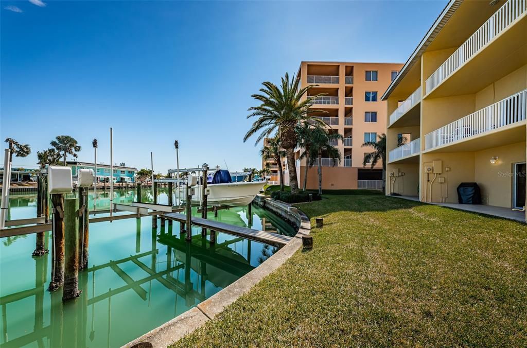 For Sale: $899,000 (3 beds, 3 baths, 1958 Square Feet)