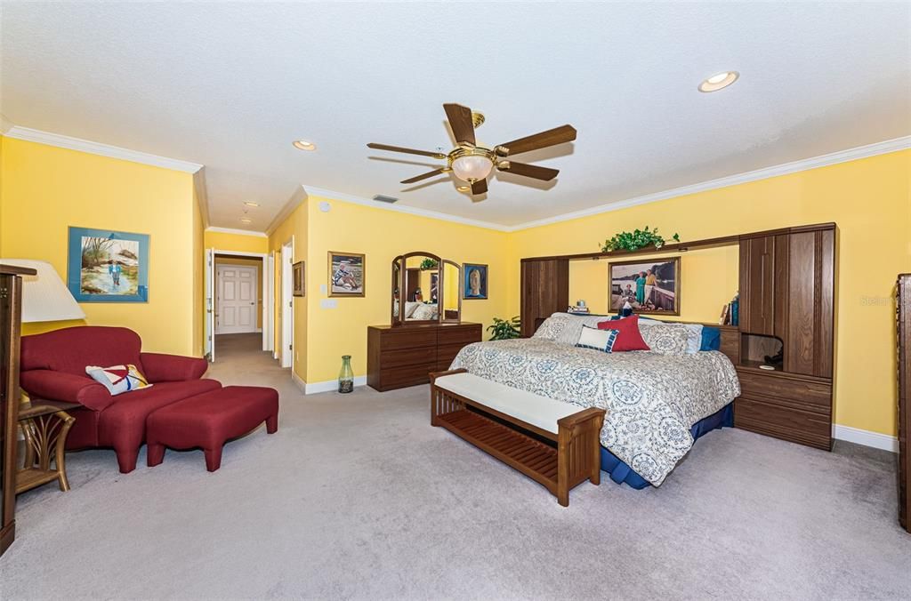 For Sale: $899,000 (3 beds, 3 baths, 1958 Square Feet)