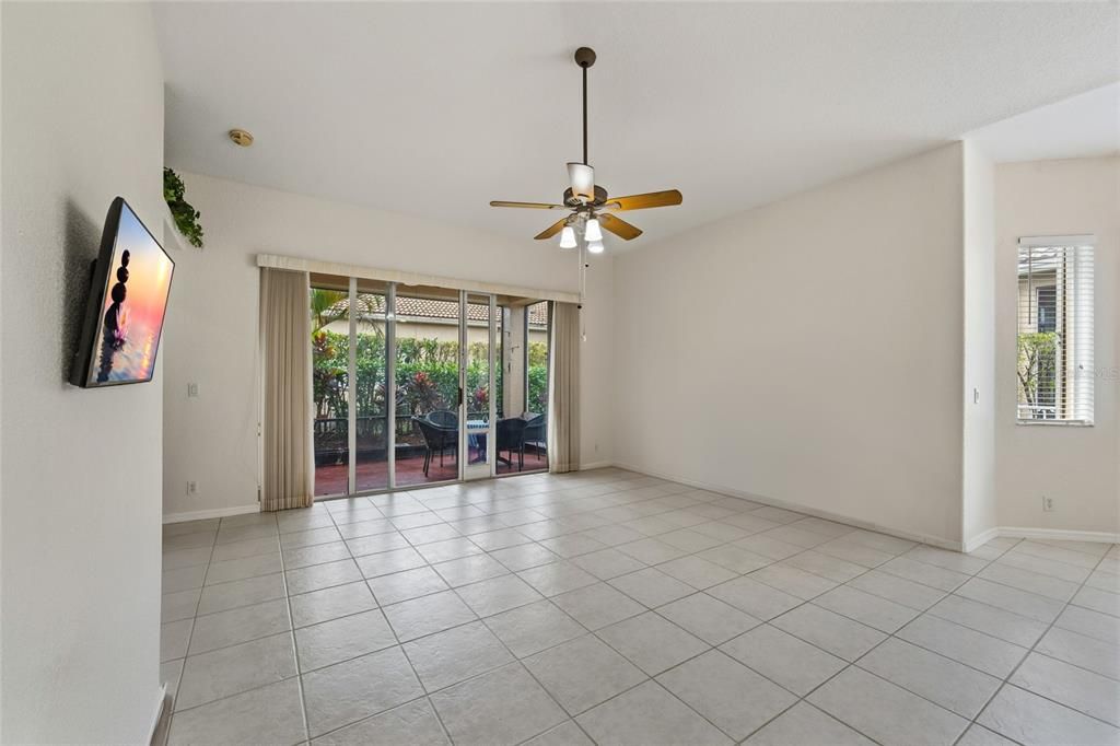 En Venta: $399,999 (2 camas, 2 baños, 1520 Pies cuadrados)