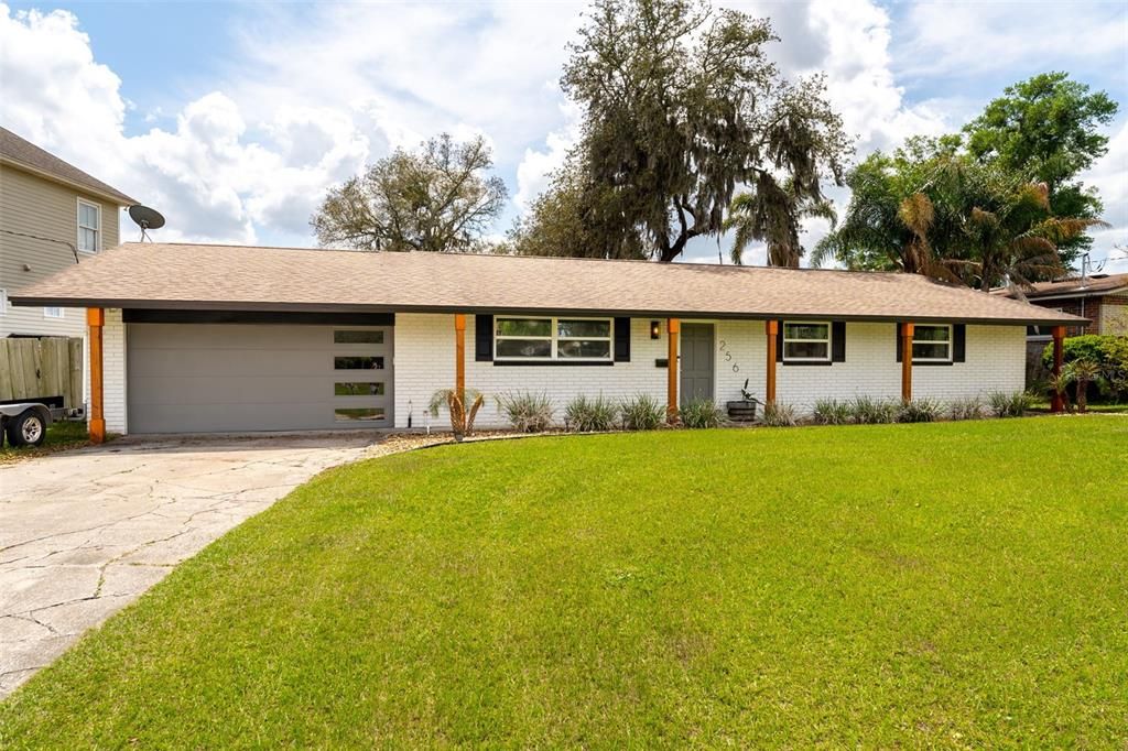 Recently Rented: $2,100 (3 beds, 2 baths, 1700 Square Feet)