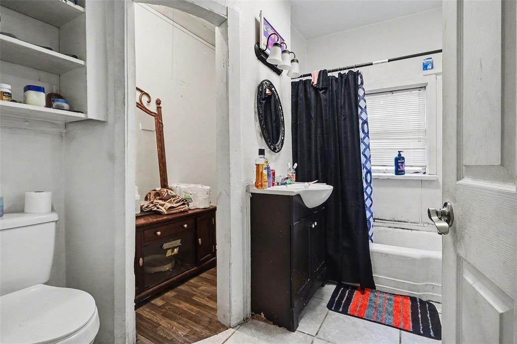 Activo con contrato: $150,000 (3 camas, 1 baños, 1410 Pies cuadrados)