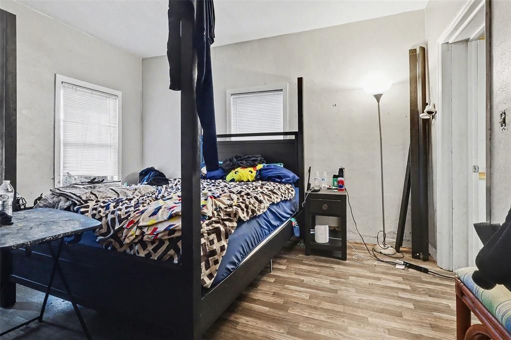 Activo con contrato: $150,000 (3 camas, 1 baños, 1410 Pies cuadrados)