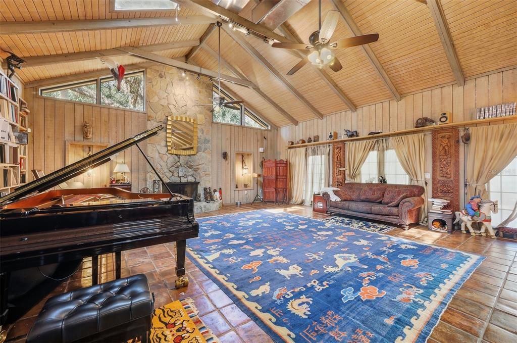For Sale: $878,500 (6 beds, 3 baths, 5514 Square Feet)