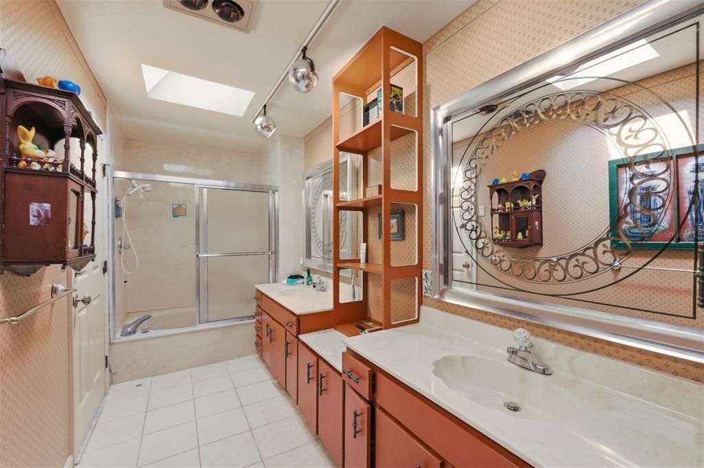 For Sale: $878,500 (6 beds, 3 baths, 5514 Square Feet)