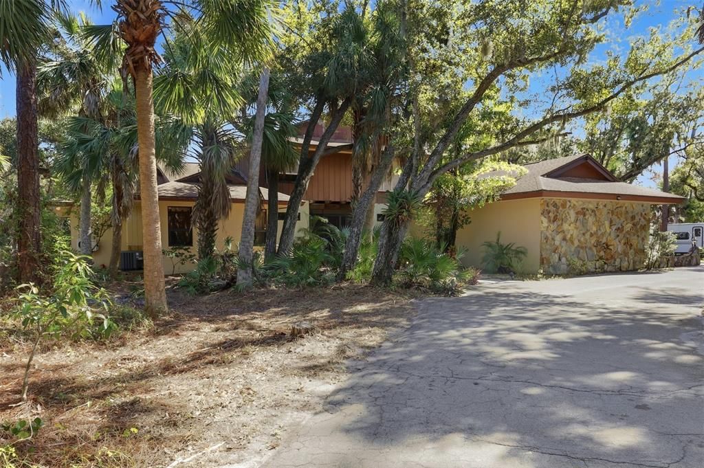 For Sale: $878,500 (6 beds, 3 baths, 5514 Square Feet)