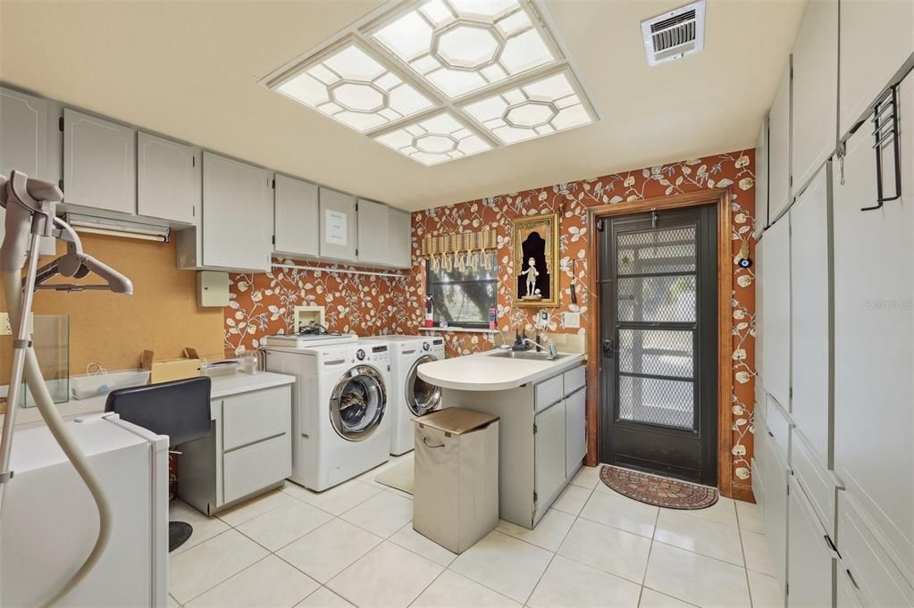 For Sale: $878,500 (6 beds, 3 baths, 5514 Square Feet)
