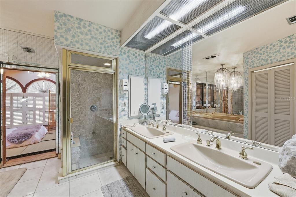 For Sale: $878,500 (6 beds, 3 baths, 5514 Square Feet)