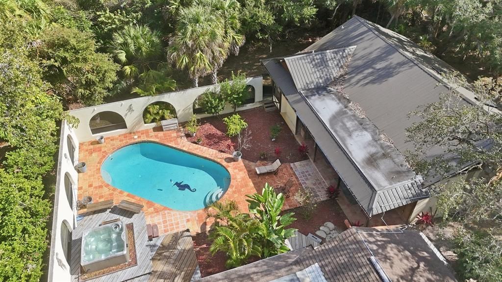 For Sale: $878,500 (6 beds, 3 baths, 5514 Square Feet)