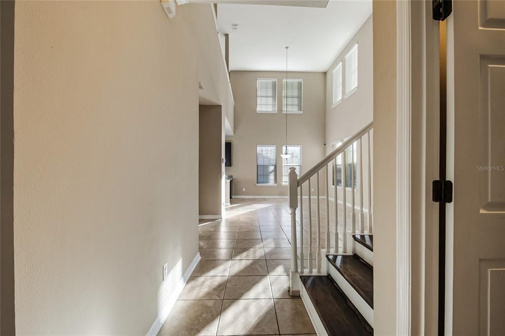 Activo con contrato: $380,000 (4 camas, 3 baños, 2175 Pies cuadrados)