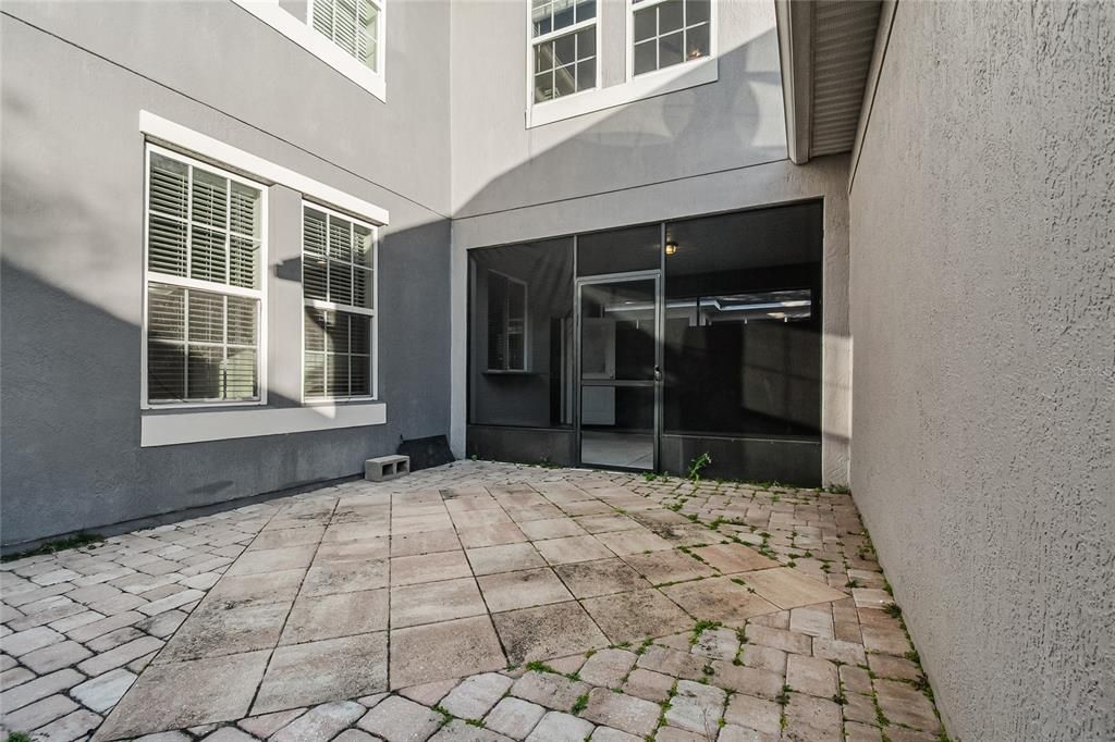 Activo con contrato: $380,000 (4 camas, 3 baños, 2175 Pies cuadrados)