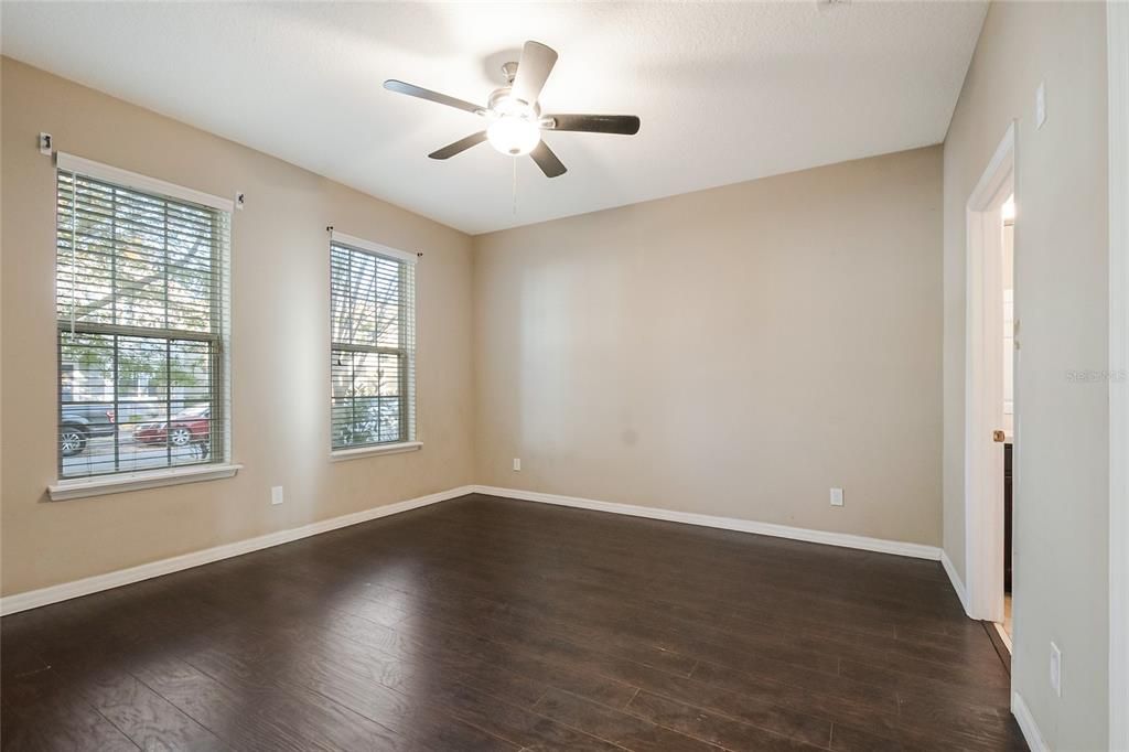 Activo con contrato: $380,000 (4 camas, 3 baños, 2175 Pies cuadrados)