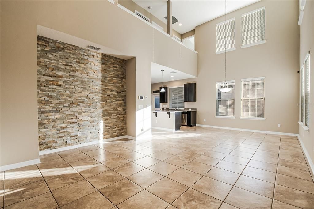 Activo con contrato: $380,000 (4 camas, 3 baños, 2175 Pies cuadrados)