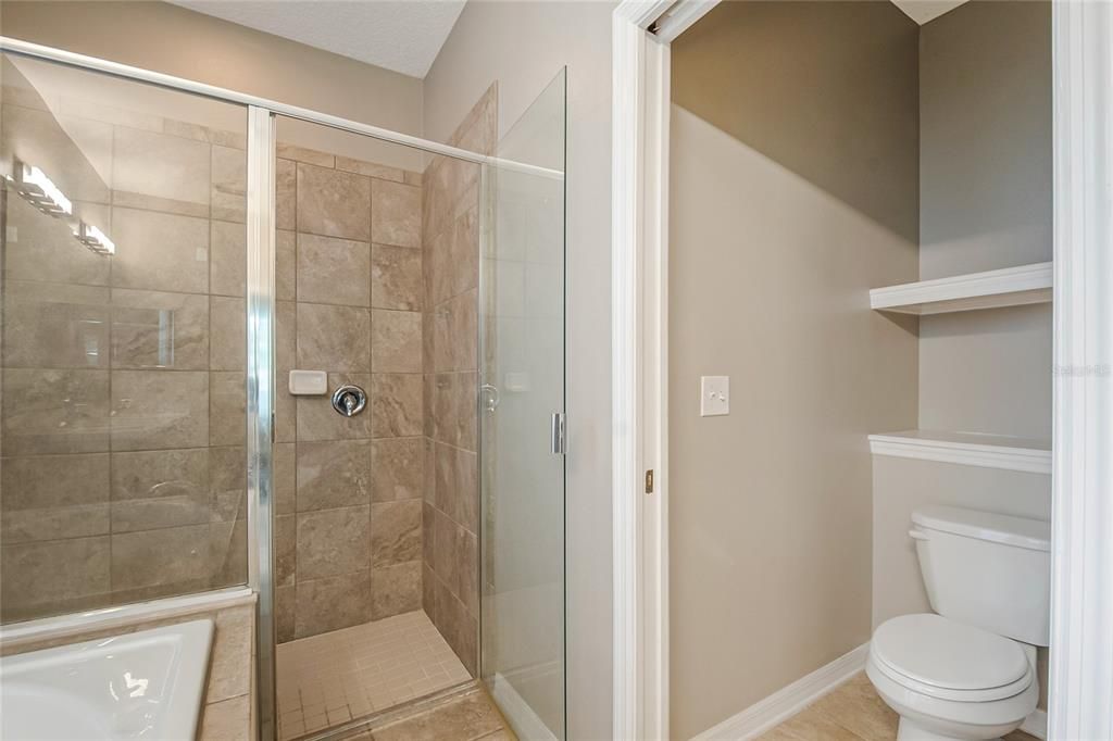 Activo con contrato: $380,000 (4 camas, 3 baños, 2175 Pies cuadrados)