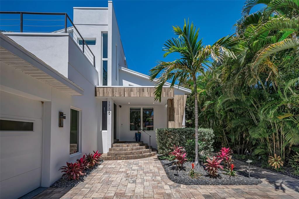 Activo con contrato: $2,190,000 (4 camas, 3 baños, 3992 Pies cuadrados)