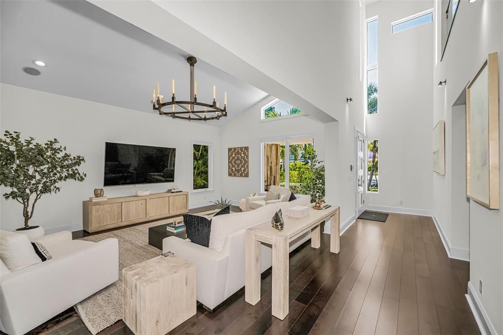 Activo con contrato: $2,190,000 (4 camas, 3 baños, 3992 Pies cuadrados)