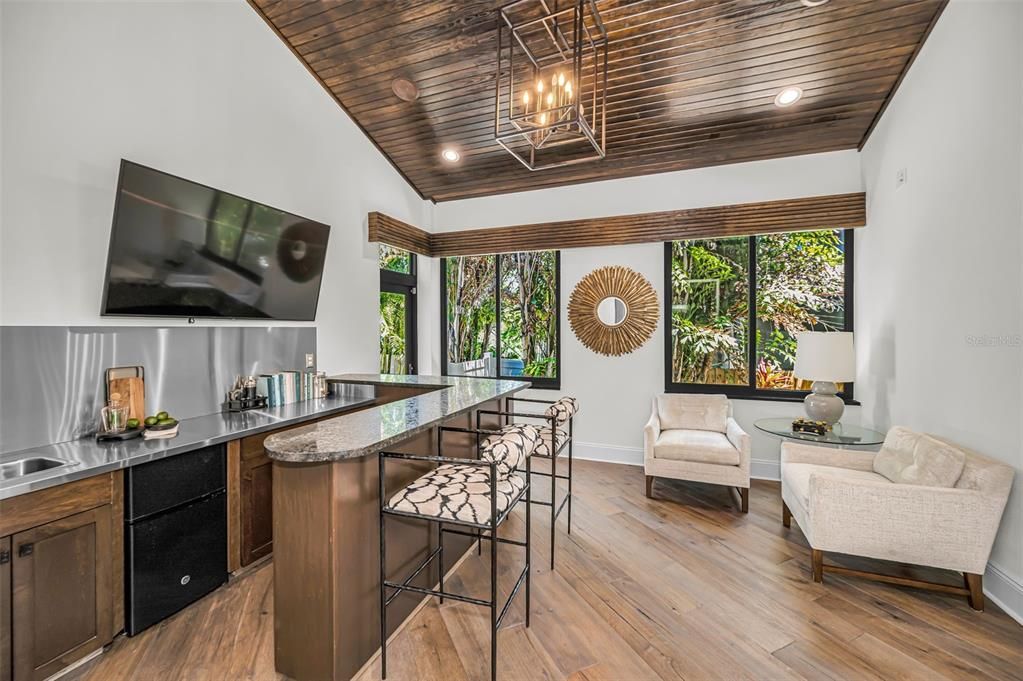 Activo con contrato: $2,190,000 (4 camas, 3 baños, 3992 Pies cuadrados)