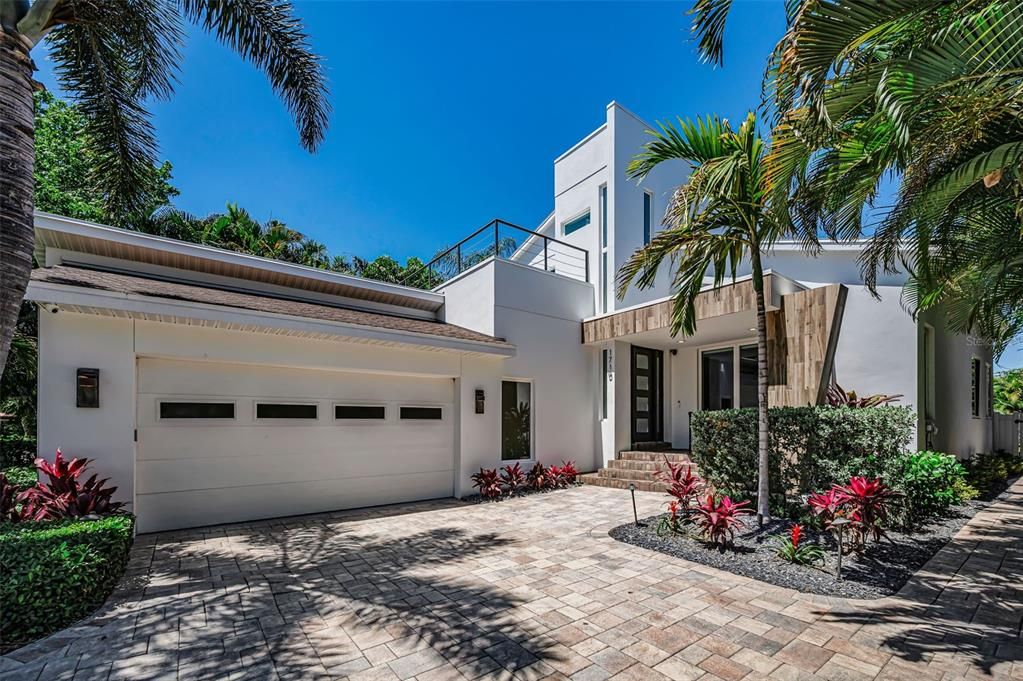 Activo con contrato: $2,190,000 (4 camas, 3 baños, 3992 Pies cuadrados)