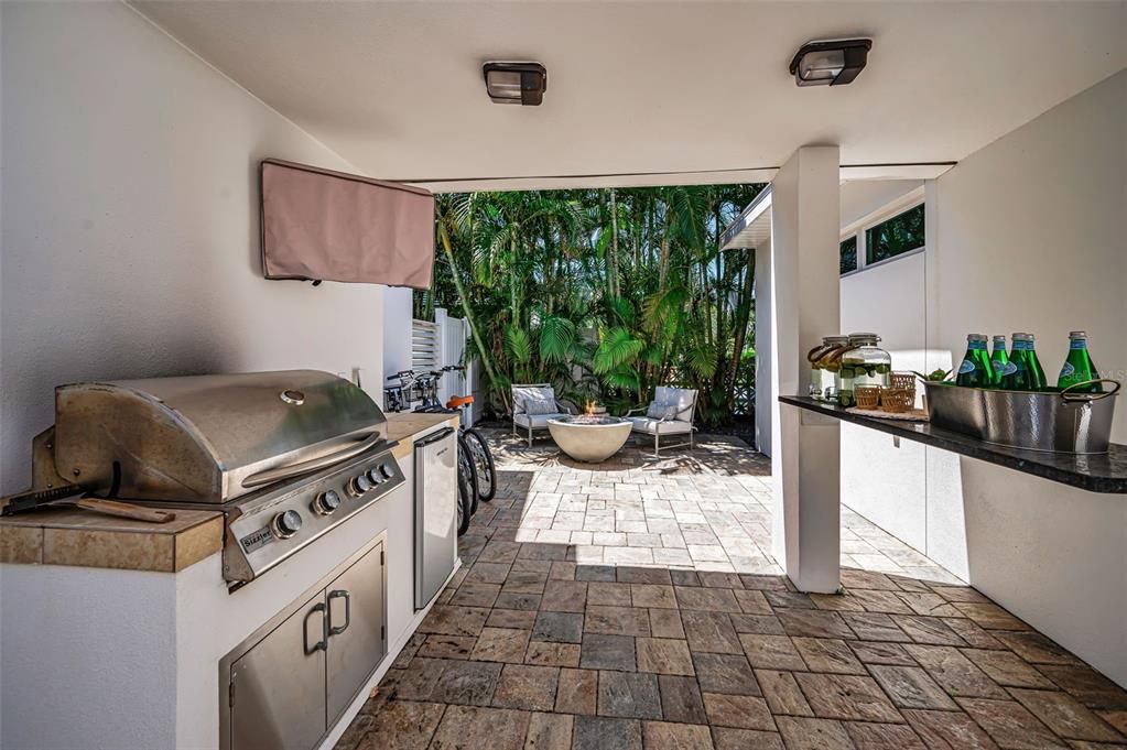 Activo con contrato: $2,190,000 (4 camas, 3 baños, 3992 Pies cuadrados)